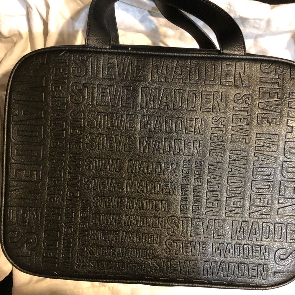 Steve Madden Weekender Cosmetic Case- Black